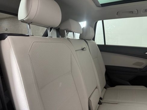 Used 2019 Volkswagen Tiguan SE w/ Panoramic Sunroof Package image 31