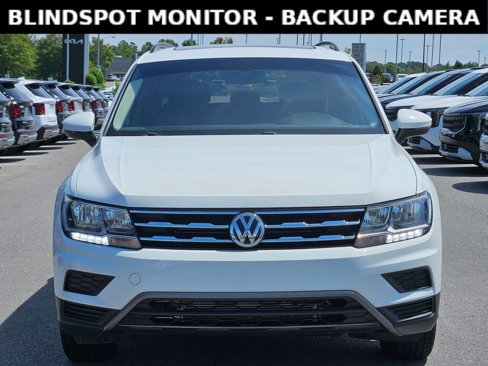 Used 2021 Volkswagen Tiguan SE w/ Panoramic Sunroof Package image 2