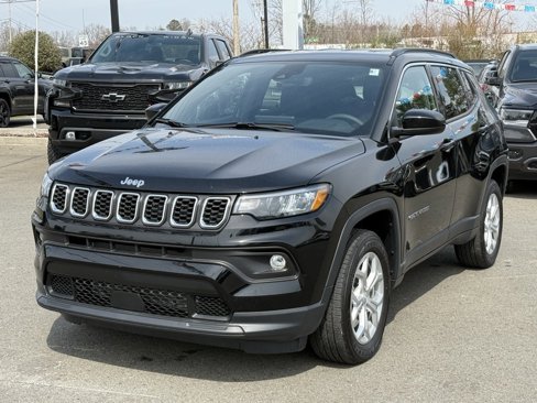Used 2024 Jeep Compass Latitude image 8