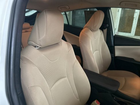 Used 2019 Toyota Prius L Eco image 20