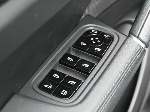 Certified 2020 Porsche Cayenne E-Hybrid w/ Premium Plus Package image 9