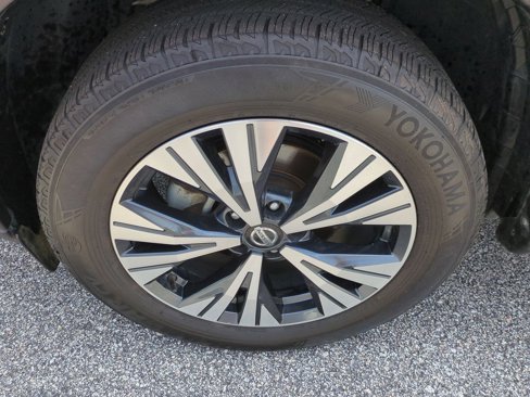 Used 2021 Nissan Rogue SV image 10