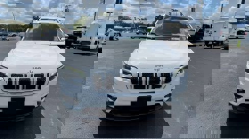 Used 2019 Jeep Cherokee Latitude Plus image 3