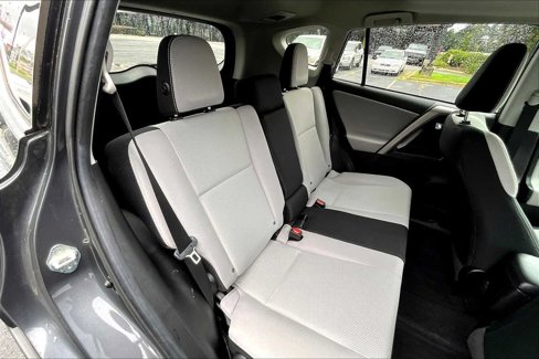 Used 2018 Toyota RAV4 XLE image 19