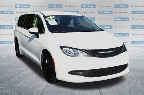 Used 2023 Chrysler Voyager LX image 3