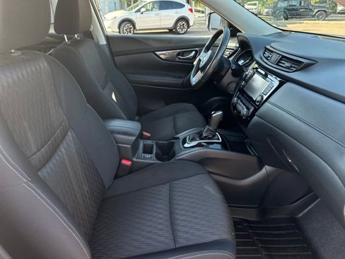 Used 2017 Nissan Rogue SV w/ SV Premium Package image 27