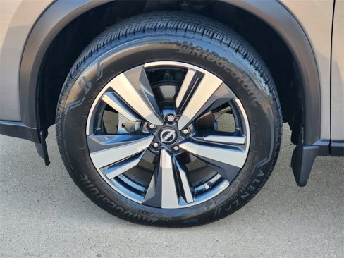 Used 2024 Nissan Rogue SL w/ SL Premium Package image 10