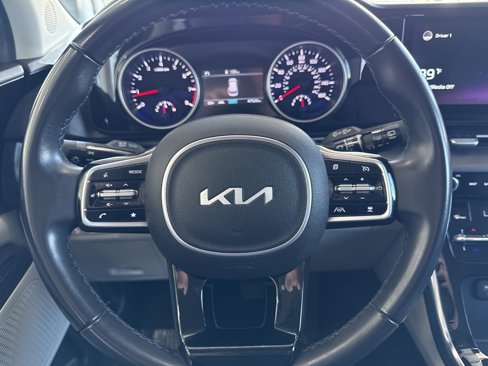Used 2022 Kia Carnival EX image 34