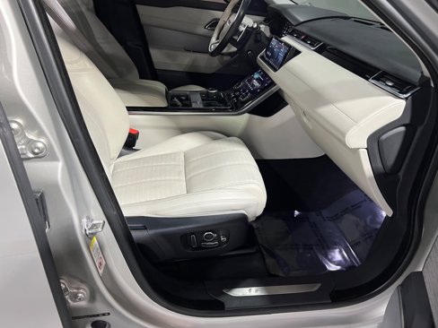 Used 2018 Land Rover Range Rover Velar R-Dynamic HSE image 47