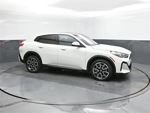 Certified 2025 BMW X2 xDrive28i image 17
