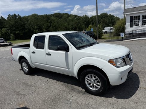 Used 2016 Nissan Frontier SV image 3