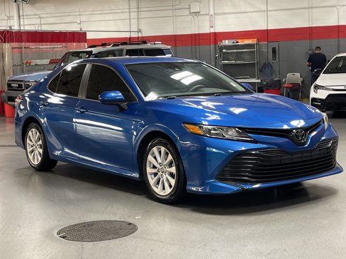 Used 2019 Toyota Camry LE image 2