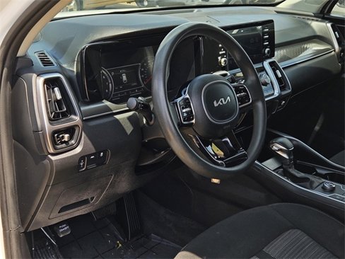 Used 2022 Kia Sorento LX image 14