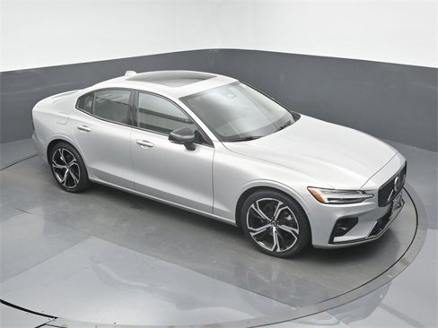 Used 2024 Volvo S60 B5 Plus image 43