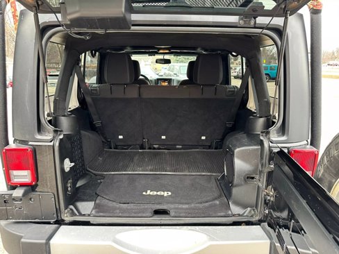 Used 2014 Jeep Wrangler Unlimited Sahara image 17