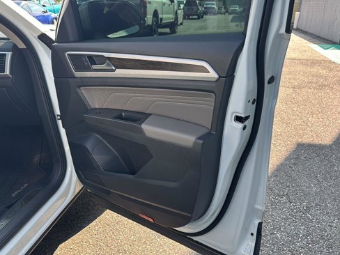 Used 2023 Volkswagen Atlas SE image 12