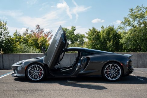 Used 2022 McLaren GT image 16