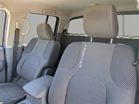 Used 2014 Nissan Frontier Desert Runner image 18