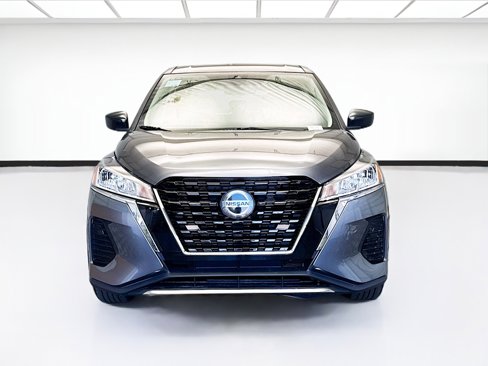 Used 2023 Nissan Kicks S image 2