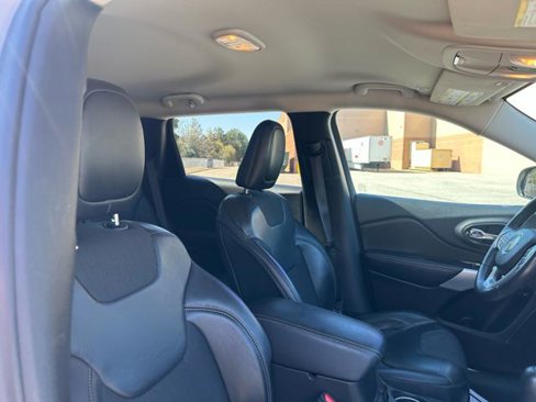 Used 2018 Jeep Cherokee Latitude Plus image 12