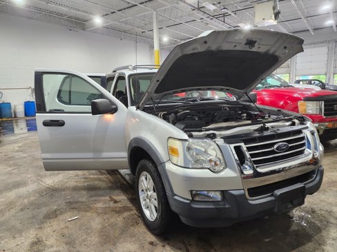 Used 2010 Ford Explorer Sport Trac XLT image 30