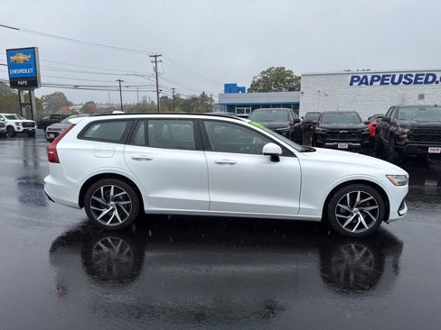 Used 2020 Volvo V60 T5 Momentum image 2