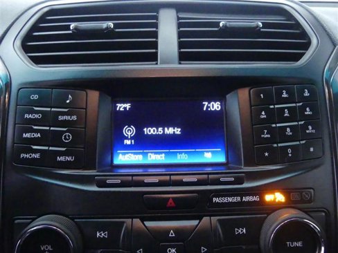 Used 2016 Ford Explorer XLT image 10
