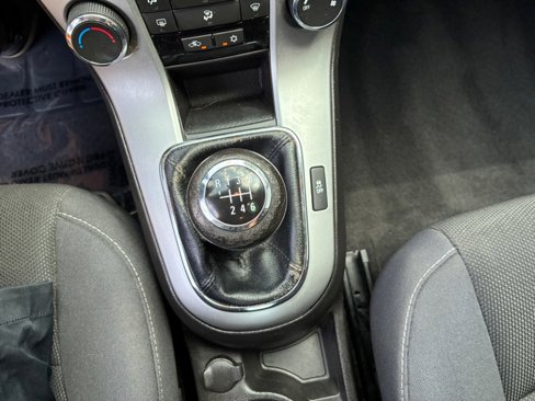 Used 2015 Chevrolet Cruze Eco image 12