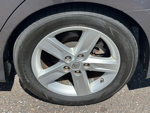 Used 2014 Toyota Camry L image 13