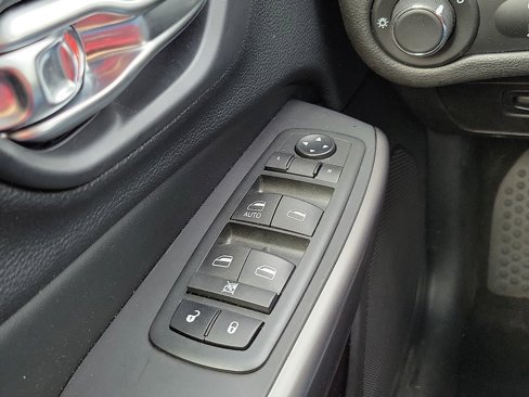 Used 2020 Jeep Cherokee Latitude image 13