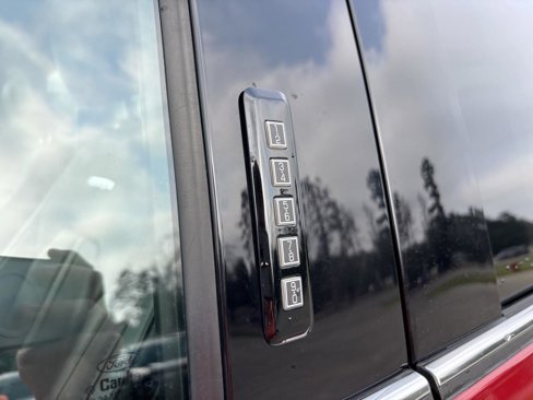 Used 2015 Ford F150 Platinum w/ Equipment Group 701A Luxury image 13
