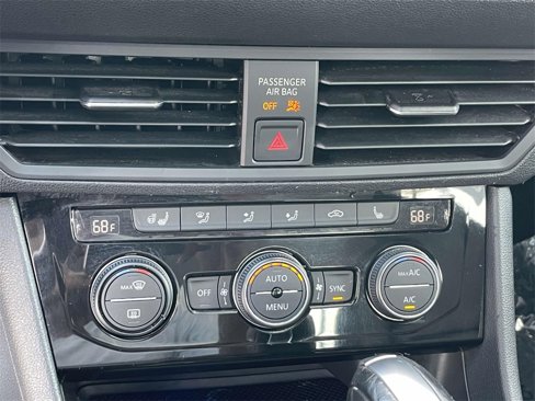 Certified 2019 Volkswagen Jetta SEL w/ Cold Weather Package image 25