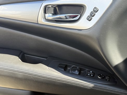 Used 2019 Nissan Pathfinder SL image 19