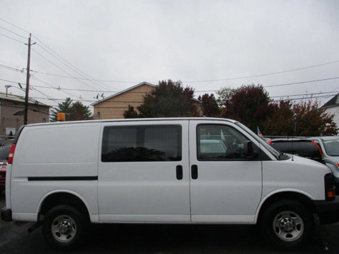 Used 2011 Chevrolet Express 2500 image 4