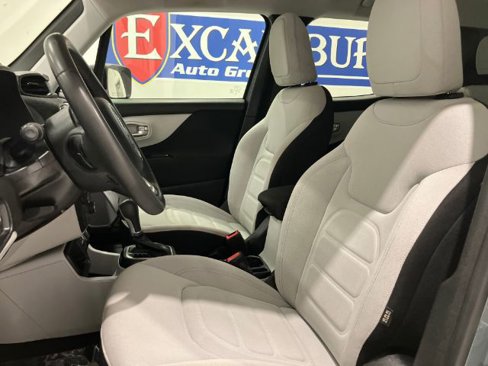 Used 2018 Jeep Renegade Latitude image 19