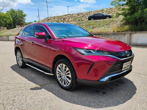 Used 2022 Toyota Venza Limited image 3