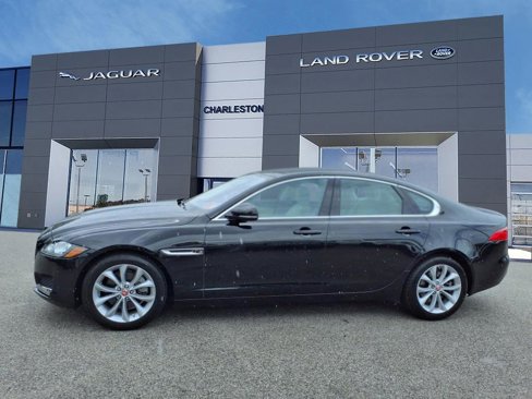 Used 2018 Jaguar XF Premium image 2