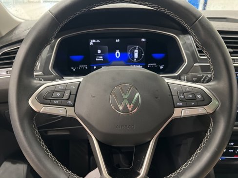 Used 2023 Volkswagen Tiguan SE w/ Panoramic Sunroof Package image 26