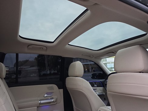 Used 2021 Mercedes-Benz GLB 250 4MATIC w/ Premium Package image 39