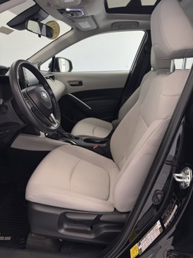 Used 2022 Toyota Corolla Cross LE w/ Moonroof Package image 4