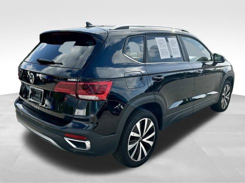 Used 2024 Volkswagen Taos SE image 6