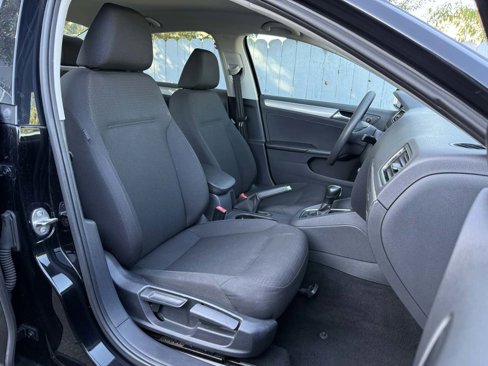 Used 2016 Volkswagen Jetta SE image 9
