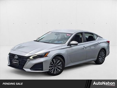 Used 2023 Nissan Altima 2.5 SV image 1
