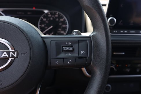 Used 2023 Nissan Rogue S image 27