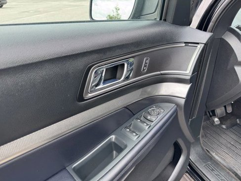 Used 2018 Ford Explorer XLT w/ Equipment Group 202A image 12