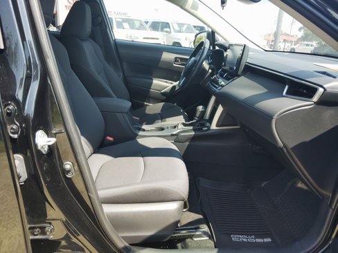 Used 2022 Toyota Corolla Cross LE image 27