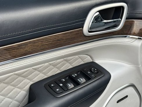 Used 2018 Jeep Grand Cherokee Summit image 12