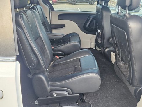 Used 2017 Dodge Grand Caravan SXT w/ Rear Park Assist Package image 16