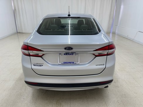Used 2018 Ford Fusion S image 4
