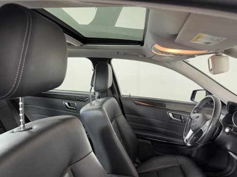 Used 2014 Mercedes-Benz E 350 4MATIC Sedan image 13